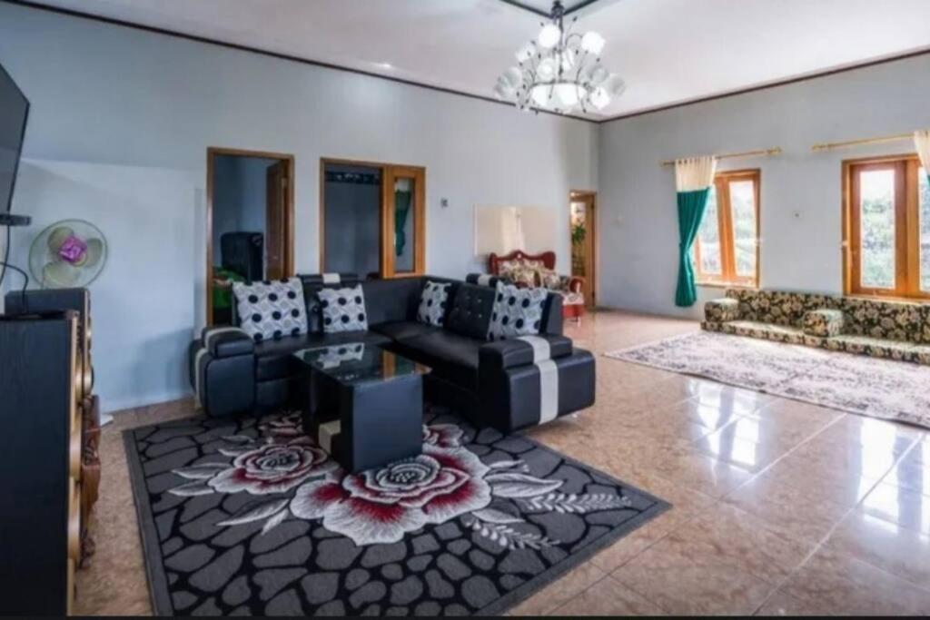 Villa Mutiara Citra Puncak Bu Eva Sampal Exterior foto
